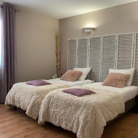 Holiday home De L'ecurie La Fourasse *